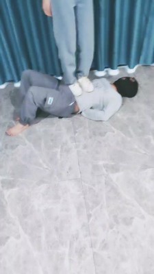 【小狐狸S】双S-小白鞋白袜全体重踩踏/骑马/踢踹 bf26954_HD绳艺资源