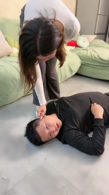 图片[2]_【素人星探】开发素人小姐姐-掐脖/揪耳朵/踩踏/耳光 bf26974_HD绳艺资源