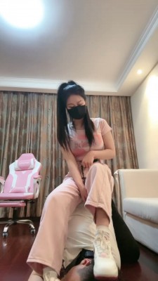 【桃幼幼】健身回家原味辱狗-吃袜子/踩踏舔脏鞋/耳光抽 bf26936_HD绳艺资源