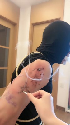 图片[4]_【奈奈生】白袜塞嘴重度刑-烟烫刻字/训练/耳光抽小白鞋踩 bf26898_HD绳艺资源