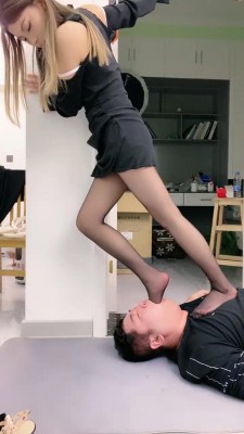 图片[10]_【麋鹿银儿】御姐高跟狠扎/三人踩踏踩头碾狗脸/脚深喉/骑马喂食 bf26907_HD绳艺资源