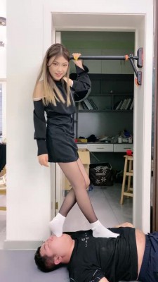 图片[11]_【麋鹿银儿】御姐高跟狠扎/三人踩踏踩头碾狗脸/脚深喉/骑马喂食 bf26907_HD绳艺资源