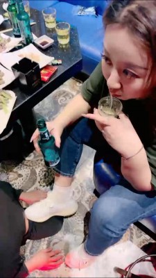 图片[2]_【小妮】双S-白袜脏鞋气味羞辱/骑马人体坐垫/全体重踩 bf26939_HD绳艺资源