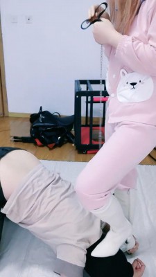 图片[4]_【Lisa宝宝】晨起洗脚舔裸足伺候/白长靴踢裆/虐乳耳光 JS230409_HD绳艺资源