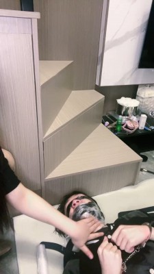 图片[2]_【琪琪大人】胶带封嘴/保鲜膜窒息/肉丝脚深喉 bf26879_HD绳艺资源