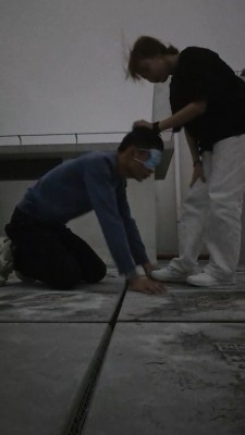 【小亿】阳台素人调-小白鞋超臭白棉袜强迫狗闻舔 bf26874_HD绳艺资源