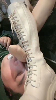 图片[9]_【苏儿】长靴过膝白袜碾压脚垫/白袜塞嘴 bf26866_HD绳艺资源