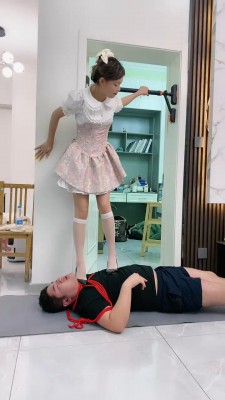 图片[5]_【麋鹿银儿】洛丽塔素人高跟白丝踩踏/裸足深喉吃袜子 bf26865_HD绳艺资源