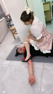 图片[7]_【麋鹿银儿】洛丽塔素人高跟白丝踩踏/裸足深喉吃袜子 bf26865_HD绳艺资源