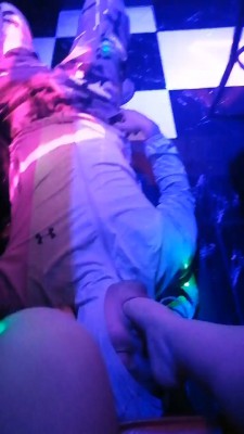 【小露情侣s】KTV玩弄恋足犬【双视角版】 JS23041301_HD绳艺资源