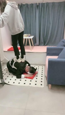 图片[2]_【晚晚】男保姆日常伺候/全体重踩背/钻胯/舔脏鞋底 bf27106_HD绳艺资源