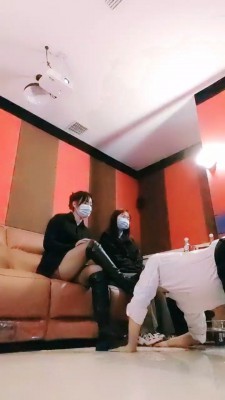 【萱萱】双美女-私人影院无情跺踩-新道具窒息【双视角版】 bf27109_HD绳艺资源