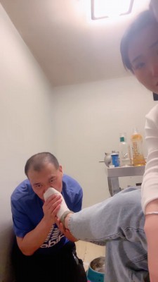 图片[6]_【安可S】圈养生活第四天-户外餐厅脚下喂食【双视角版】 bf27050_HD绳艺资源