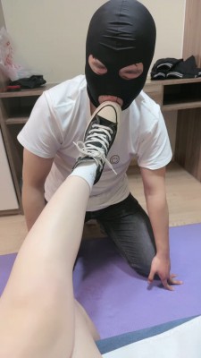 图片[2]_【不期而遇】高帮帆布鞋踩踏-白袜脚插嘴 bf27083_HD绳艺资源