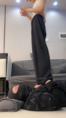 图片[6]_【文文文】精神小妹裸足全体重踩/手脚耳光  bf26958_HD绳艺资源