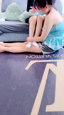 图片[3]_【苏恩】双S-白袜脚踩闺蜜聊天【完整版】 bf26948_HD绳艺资源