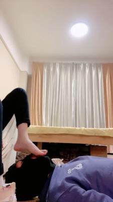 图片[9]_【小妮】夜跑后运动鞋白袜舔/吃烟灰.骑马舔裸足 bf26973_HD绳艺资源