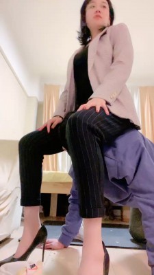 图片[11]_【小妮】夜跑后运动鞋白袜舔/吃烟灰.骑马舔裸足 bf26973_HD绳艺资源