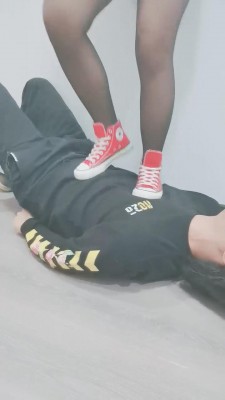 图片[2]_【小欣欣情侣】开发蹂躏脚垫/帆布鞋小白鞋高难度挑战跳踩 bf26942_HD绳艺资源