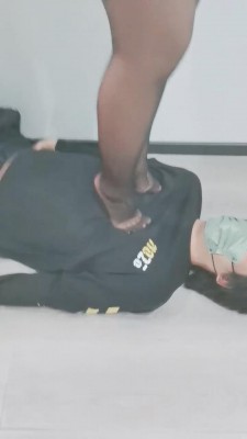 图片[6]_【小欣欣情侣】开发蹂躏脚垫/帆布鞋小白鞋高难度挑战跳踩 bf26942_HD绳艺资源