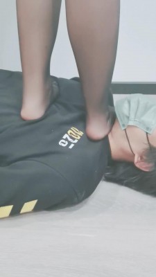 图片[7]_【小欣欣情侣】开发蹂躏脚垫/帆布鞋小白鞋高难度挑战跳踩 bf26942_HD绳艺资源