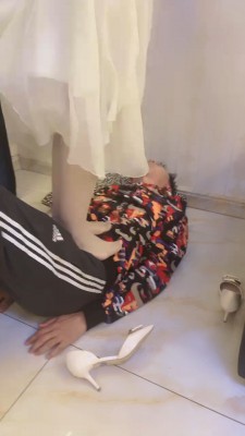 【依依子】肉丝全体重踩踏/训练/虐乳臭脚狂舔 bf27446_HD绳艺资源