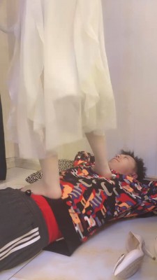 图片[2]_【依依子】肉丝全体重踩踏/训练/虐乳臭脚狂舔 bf27446_HD绳艺资源