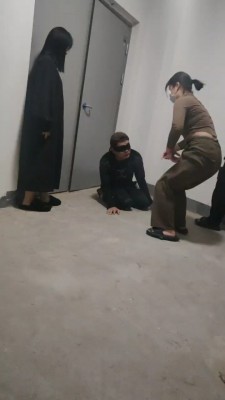 图片[2]_【最抗揍M】楼道间3S-群调踢踹踩踏 bf2744_HD绳艺资源