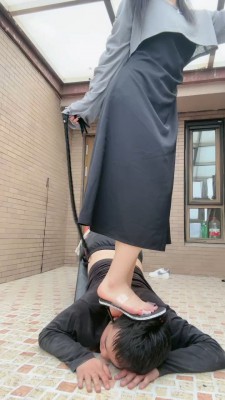 图片[6]_【桃幼幼】圈养教训脚奴-手铐绳艺技巧/训练/骑马耳光/关户外囚禁 bf27442_HD绳艺资源