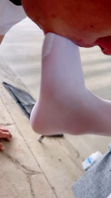 图片[6]_【尤黎】户外-白丝诱惑/叼拖鞋/吃白丝袜/裸足喂酸奶 bf27439_HD绳艺资源