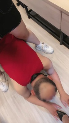 【羽珊】双S-脏小白鞋白袜+高跟裸足舔/转胯遛狗【双视角版】 bf27167_HD绳艺资源