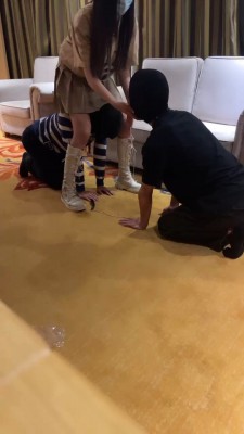 【伊妮】双S-骑马轮流耳光/训练闻臭脚【双视角版】 bf27228_HD绳艺资源