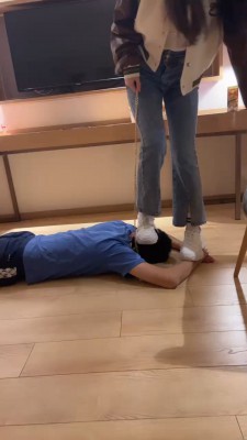 图片[9]_【槿一】女神小白鞋白棉袜碾压踩踏【双视角版】 bf27293_HD绳艺资源