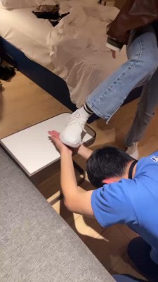 图片[13]_【槿一】女神小白鞋白棉袜碾压踩踏【双视角版】 bf27293_HD绳艺资源