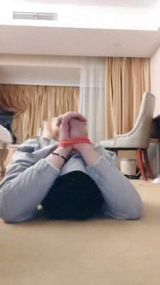 图片[4]_【馨雅】五花大绑小白鞋+高跟全体重踩踏 bf27457_HD绳艺资源