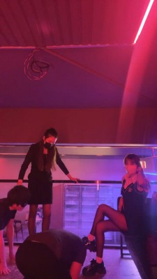 【妆主大大】双S素人闺蜜-酒吧公开处刑【双视角版】bf27410_HD绳艺资源