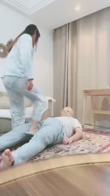 【小欣欣】情侣主羞辱偷懒家狗/伺候亲热/鞋底耳光虐乳【完整版】bf27393_HD绳艺资源