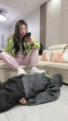 图片[4]_【惠子大人】空军一号白袜全体重踩/吃棉袜 bf27220_HD绳艺资源