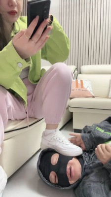 图片[9]_【惠子大人】空军一号白袜全体重踩/吃棉袜 bf27220_HD绳艺资源