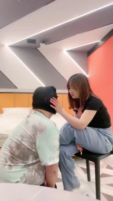 【佳佳】精神小妹狂抽耳光/袜子堵嘴踩踏 bf27230_HD绳艺资源