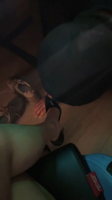 【汐言】网吧包间偷闻鞋子被发现【下】 bf27242_HD绳艺资源