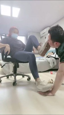 图片[9]_【小劳拉】运动鞋全体重踩踏/艺术喂食 bf27269_HD绳艺资源