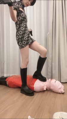 【爆爆】木乃伊-艺术圣水/坐脸窒息/长靴碾压踩 bf27342_HD绳艺资源