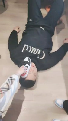 图片[3]_【爆爆】4素人S-轮流抽耳光/穿鞋踩踏碾压/遛狗 bf2731_HD绳艺资源