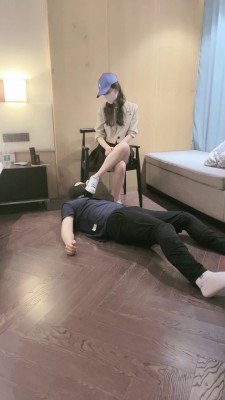 图片[2]_【晚晚】御姐女神范小白鞋船袜羞辱调 bf27301_HD绳艺资源