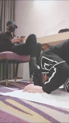 【美娜格格】靴子白袜羞辱-连环耳光白袜脚插嘴 bf27409_HD绳艺资源