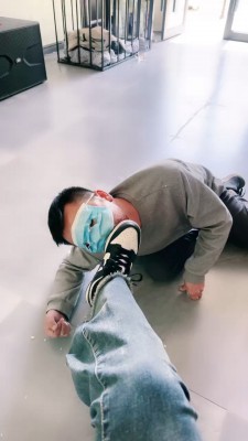 图片[3]_【宫雪大大】脏运动鞋碾压食物喂食/脏鞋底踩狗脸 bf27310_HD绳艺资源