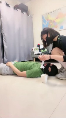 图片[11]_【虫虫】运动鞋白袜踩踏骑马/加官窒息 bf27300_HD绳艺资源