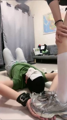 图片[12]_【虫虫】运动鞋白袜踩踏骑马/加官窒息 bf27300_HD绳艺资源