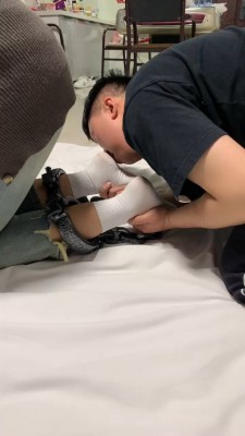 图片[2]_【精神小妹】多学生主首调情侣奴-闻舔原味鞋袜脚/耳光/奴下奴 bf27273_HD绳艺资源